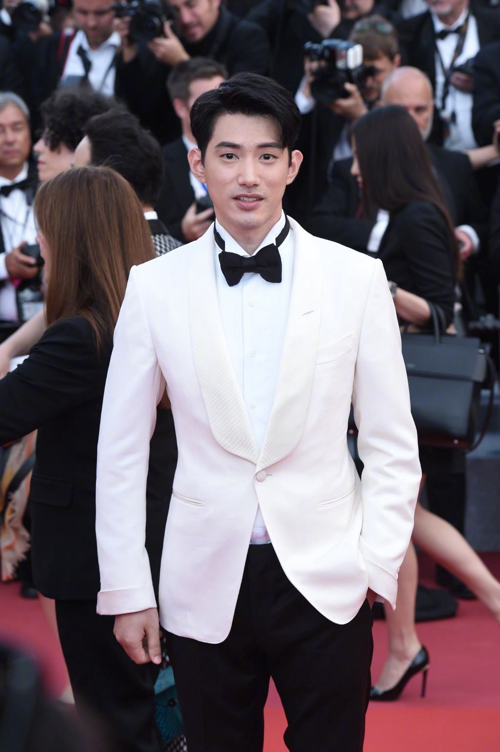 Thảm đỏ Cannes 2018: Phạm Băng Băng gây thất vọng vì kém sang, sao Hollywood khoe ngực triệt để